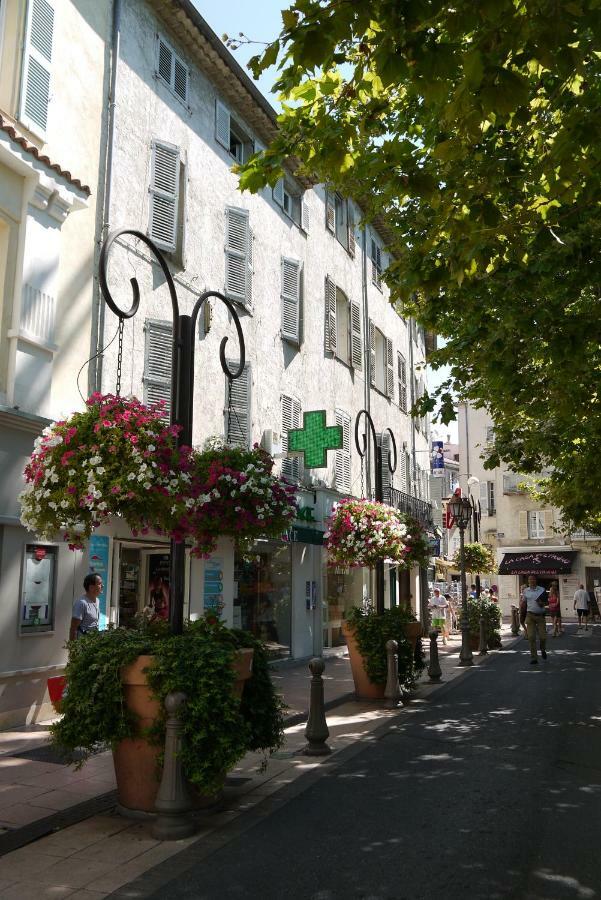 Vieille Ville 2 - La Petite Maison A Safranier, 2 Bedrooms, Max 4 Adults And 2 Kids Antibes Exterior foto