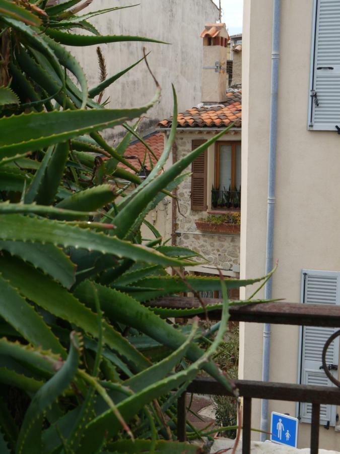Vieille Ville 2 - La Petite Maison A Safranier, 2 Bedrooms, Max 4 Adults And 2 Kids Antibes Exterior foto